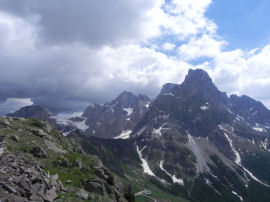 Le cime di Burelloni, Vezzana e Cimon dai pressi della Seggiovia Paradiso (30802 bytes)